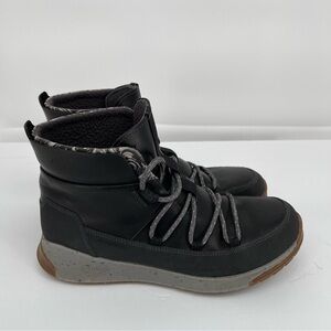 Chaco Womens Borealis Peak Leather Ankle Boots Size 9 Insulated Lace Up Gum Sole